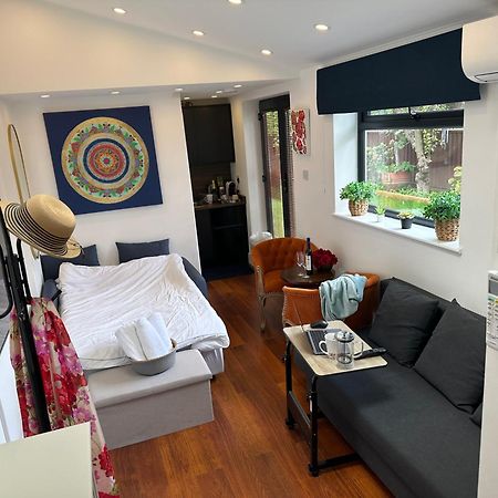 Bespoke Gallery Guesthouse Hendon Esterno foto