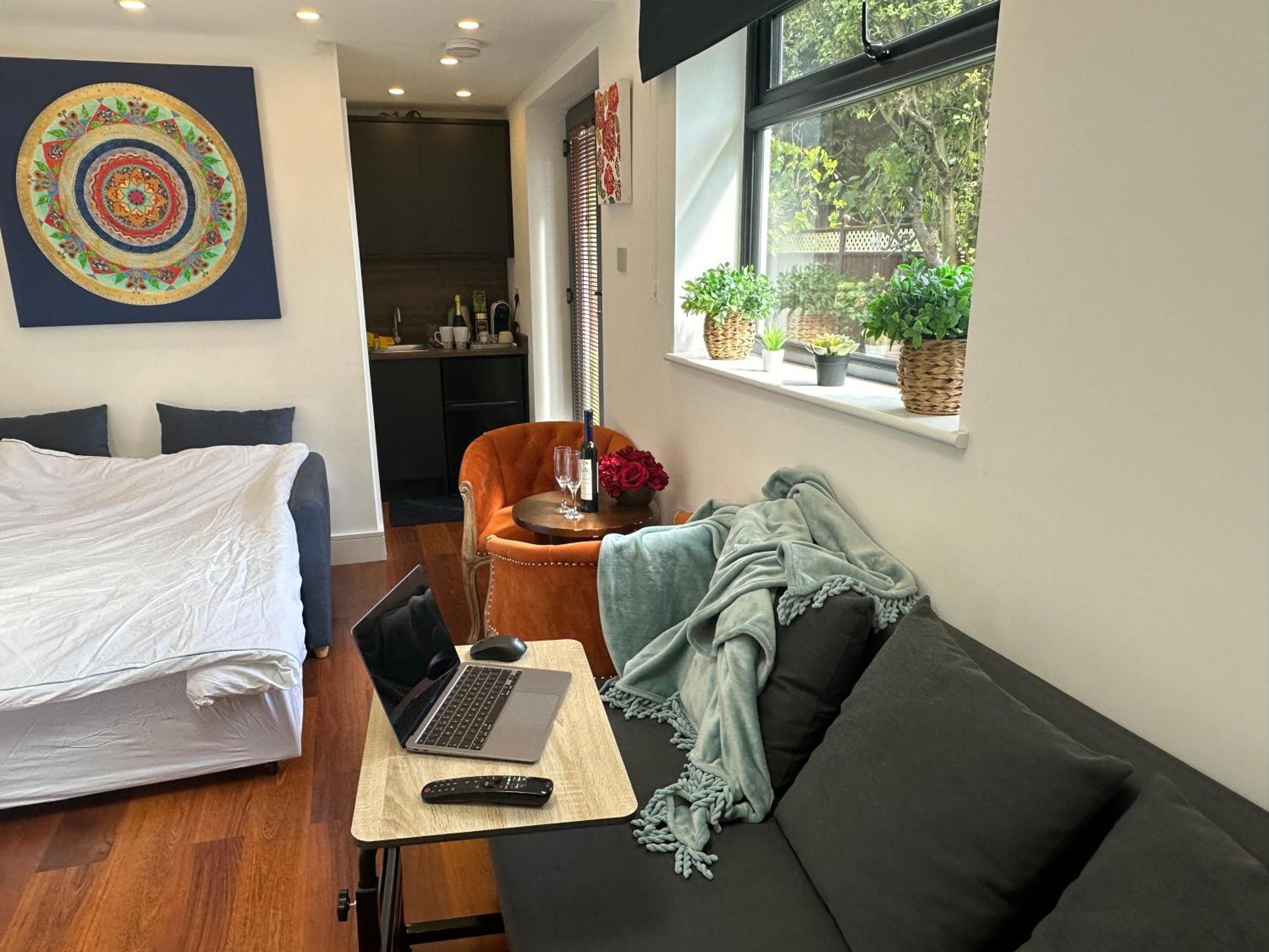 Bespoke Gallery Guesthouse Hendon Esterno foto