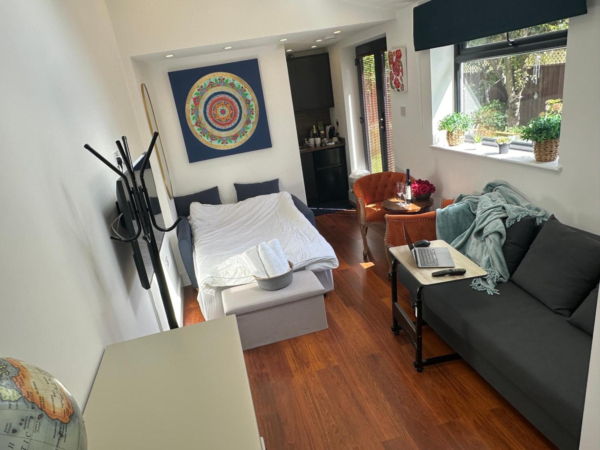 Bespoke Gallery Guesthouse Hendon Esterno foto